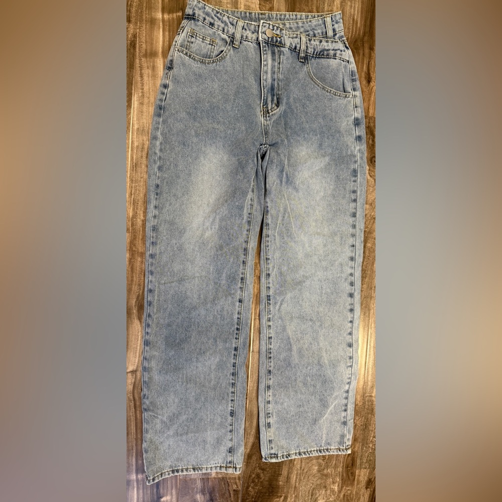 Vintage-Inspired Light Wash Mom Jeans – Size Small